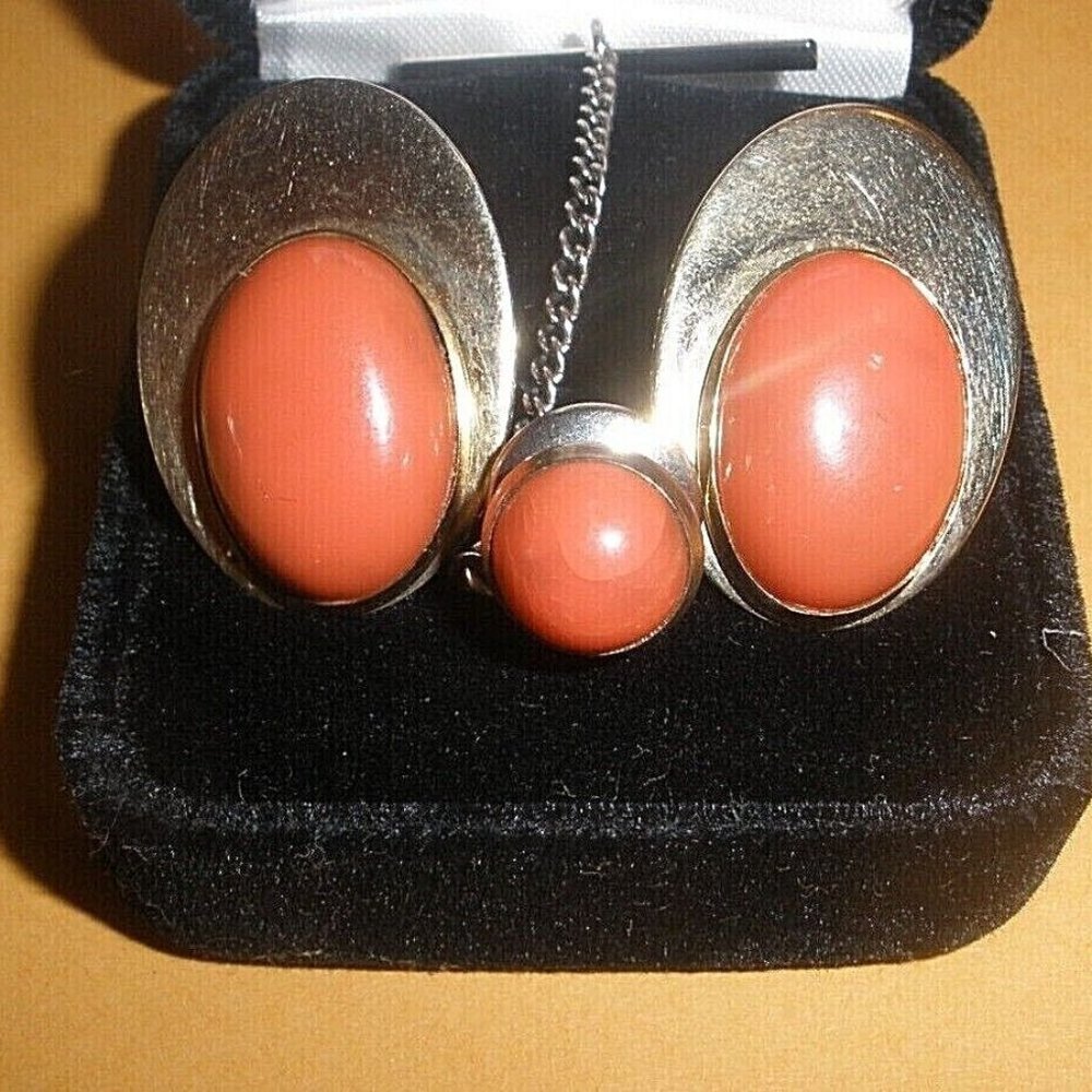 Vintage 1970's PIONEER Cufflinks & Tie Tack Set CORAL Resin Cabochon on Gold